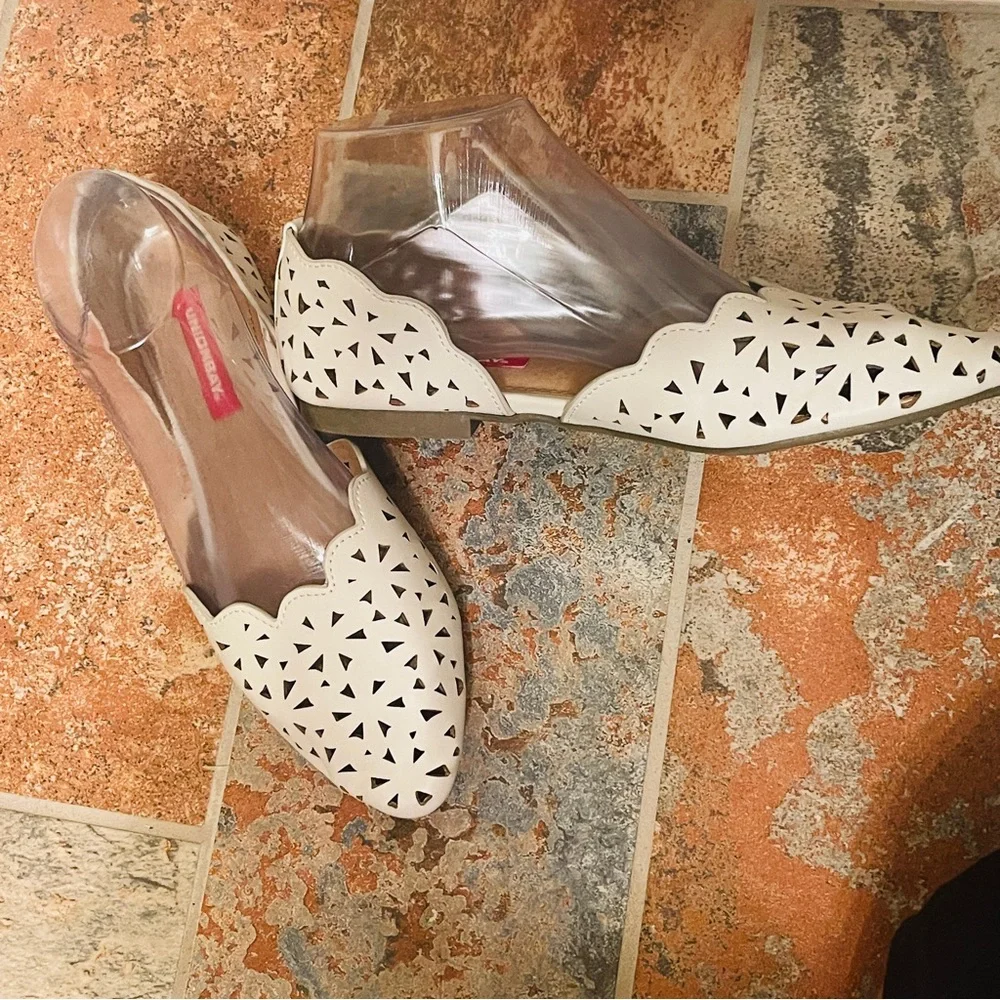 🎂Cute &Comfy Union Bay Leather White Cutout Scalloped Edge D’Orsay Style Flats! - Picture 12 of 14